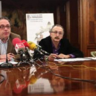 El vicealcalde, Javier Chamorro, y el director del festival, Tomás Martínez Antolín.