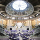 El Parlamento Federal (Bundestag) permanece vacío en Berlín.