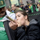 Manifestantes a favor de la legalización de la marihuana en Madrid. VICTOR LERENA