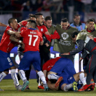 Los jugadores de Chile celebran su victoria ante Argentina, tras finalizar la tanda de penaltis.