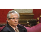 El juez Baltasar Garzón, ayer en la sala del Tribunal Supremo que le juzga por prevaricación.