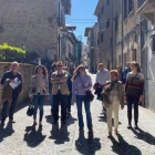 Ester Muñoz y los miembros de la Comisión, ayer, en Villafranca. DL