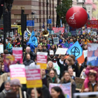 Miles de personas en 200 puntos del mundo piden justicia climática. En la foto, Londres. NADI RAIN