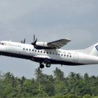 Imagen de un avión de la compañía Trigana Air Service ATR42-300, el mismo modelo que se ha estrellado en Papúa.