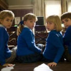 Cuatro de los jóvenes actores que forman parte del reparto de la serie.