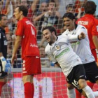Juan Mata celebra el gol que marcó al Sevilla.