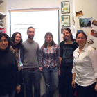 El equipo de Carmen San Martín (primera por la derecha) , en el laboratorio del CSIC .