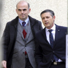El abogado Francisco José Carvajal, a la derecha.