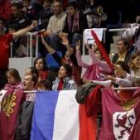 Los aficionados leoneses empujaron ayer a su equipo en el Palacio de Deportes de Santander