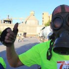 Protesta ecologista ante la cementera de Cosmos, a principios de junio de 2011.