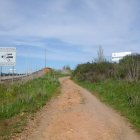 Estado del firme del Camino de Santiago a su paso por el municipio, antes y después de arreglarlo. DL