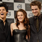 Pattinson, Stewart y Lautner posan durante un acto de promoción de ‘Crepúsculo’.