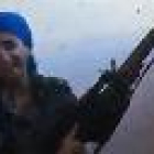 Una francotiradora kurda se salva de un balazo en la frente "por los pelos".