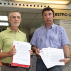 Los secretarios presentan en la Consejería de Economía la convocatoria de huelga general.