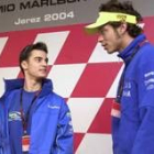 Dani Pedrosa y Valentino Rossi charlan durante el día de ayer en Jerez