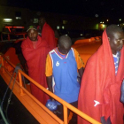 Inmigrantes subsaharianos que viajaban a bordo de una patera.