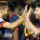 Jordi Alba y Messi celebran uno de los goles del astro argentino en Vallecas.