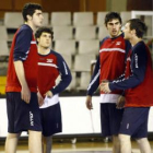 Fontet, Calvo, Antelo y Schraeder conversan en uno de los últimos entrenamientos de León.