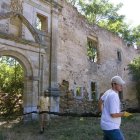 Imagen de archivo de voluntarios de Promonumenta en una hacendera en el monasterio de San Esteban de Nogales.