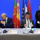 El ministro Jorge Fernández Díaz junto a sus homólogos de Portugal, Francia y Marruecos, ayer en París.