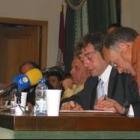 Luis Pérez Rubio, con corbata, en una foto de archivo durante una comparecencia pública anterior