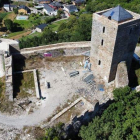 Vista aérea del Castillo de Balboa, con la Torre del Homenaje cubierta con tejado. DL