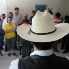 Manuel Zelaya durante una ceremonia religiosa en la embajada de Brasil.