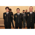 Los tres integrantes de la Policía Científica y las autoriadades, ayer en la Subdelegación del Gobierno.