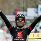 Joaquín Rodríguez celebra sobre la meta su gran victoria en la tercera etapa de la París-Niza