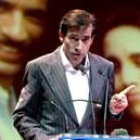 Imanol Arias en el momento de recoger el galardón, el día que cumplía 47 años