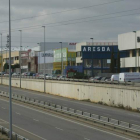 Polígono Industrial de Trobajo del Camino que lleva sin iluminación en las farolas más de un mes.