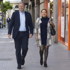 Antonio Silván y Rosa Valdeón, alcaldesa de Zamora, a su llegada a la sede del PP en Valladolid.