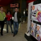 Riesco, Téllez y Cortés, ayer en los cines La Dehesa en el centro comercial El Rosal