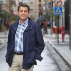 El candidato del PP en Ponferrada, López Riesco, eligió la recién abierta calle Sierra Pambley.