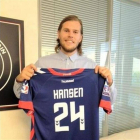 Hansen posa con la camiseta de su nuevo club.