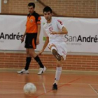 Raúl se mostró muy activo durante todo el encuentro.