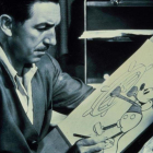 Walt Disney realiza unos bocetos de Mickey Mouse, su primer y más icónico personaje de dibujos animados.