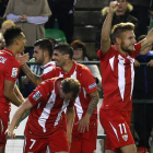 Los jugadores del Sevilla celebran su triunfo en el feudo del conjunto verdiblanco.