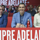 Santos Cerdán, Pedro Sánchez y María José Montero, ayer, en el Comité Federal del PSOE. KIKO HUESCA