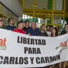 Miembros del Sindicato Andaluz de Trabajadores (SAT) liderados por su portavoz, Diego Cañamero, instalados ante las puertas de la cárcel de Albolote.