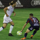 Aitor Fernández fue el amo de su banda en defensa. RODRIGO REVUELTA
