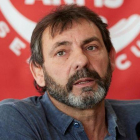 El director y fundador de la oenegé Proactiva Open Arms durante una rueda de prensa este martes 17 de abril en Badalona.