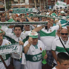 Aficionados del Elche se manifiestan por las calles de la localidad alicantina para reclamar que el equipo permanezca en la Primera, el pasado 2 de julio.