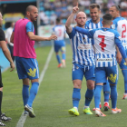Isi Palazón celebra con sus compañeros el primer gol del partido de vuelta ante el Cornellà en El Toralín. ANA F. BARREDO