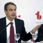 Zapatero, junto a José Montilla, durante la conferencia-coloquio organizada por el foro Tribuna Barc