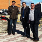 El alcalde de Villaquilambre, Manuel García, visita las obras con parte de su equipo.