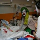 Dos voluntarias colaboraron con León Gótico para visitar a los niños en el Hospital