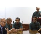 Medrano junto al ministro del Interior en la Comandancia de León cuando vinieron a dar el pésame a los compañeros de los tres agentes fallecidos al estrellarse su helicóptero