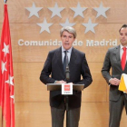 El expresidente de la Comunidad de Madrid, Ángel Garrido, junto al candidato de Ciudadanos al Gobierno regional, Ignacio Aguado.