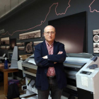 Juan Manuel Castro Prieto en su laboratorio químico y digital de Madrid, junto a Gran Vía.